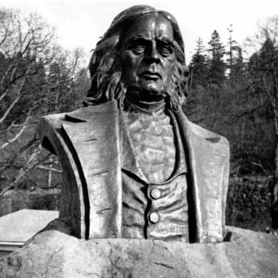 Oregon City - McLoughlin Statue on McLoughlin Blvd. at Willamette Falls Viewpoint