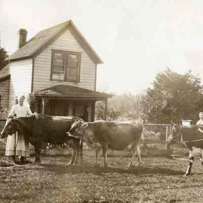 Farm House with 3 people - Talbert Collection