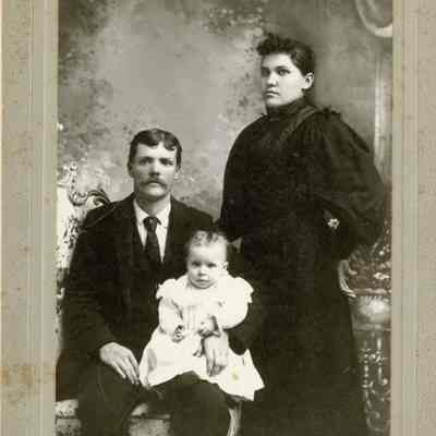 Davis, Fred and Delila (Hammer) and child