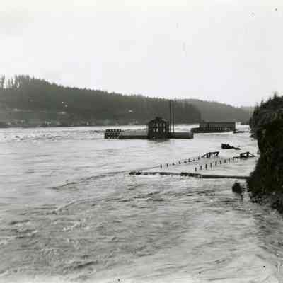 1890 Flood - Willamette Falls Locks and Paper Mil