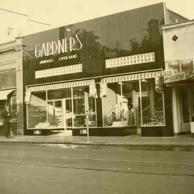 Oregon City 1953 - Gardner's Jewelry Store - 719 Main Street