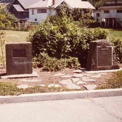 Oregon City 1976 - End of the Oregon Trail Marker