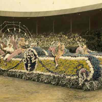Oregon City Territorial Days 1935 - Oregon City Float - At Kelly Field