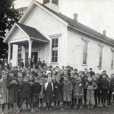 Clackamas School Students and Teachers 1904