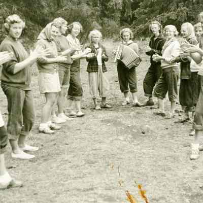 Camp Onahlee 1949 - Girls Singing