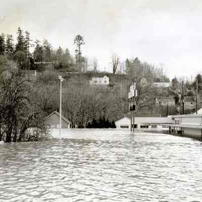 1964 Flood - Danielson's Thriftway Grocery, 15th and Washington Streets