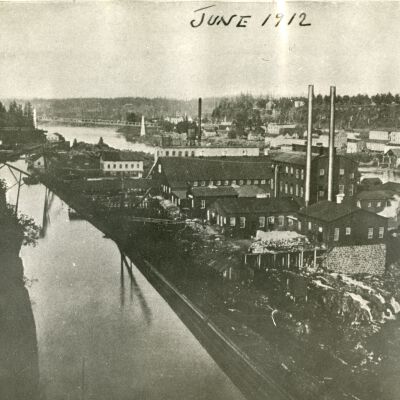 Willamette Falls Locks 1912 - with Power Plants and Mills