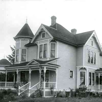 Chambers Howell House at Herford and Portland Avenue - Gladstone, Oregon