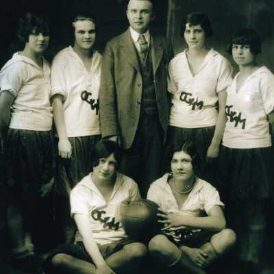 Oregon City (OCWM) Women's basketball team