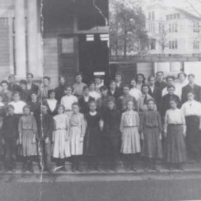 Milwaukie School Students 1907