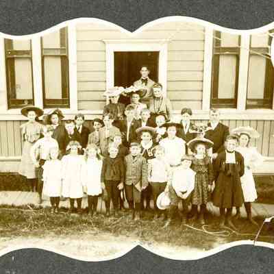 Mrs. W.A. White's Christian Endeavor Society, 1st Congregational Church.