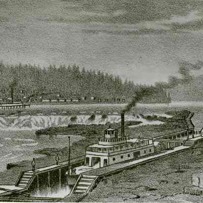 Steamboat in the Willamette Falls Locks