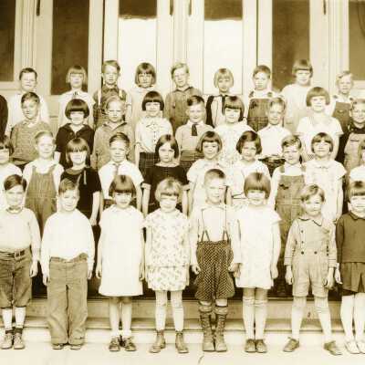 Eastham School Students 1930 - 1st Grade - Oregon City