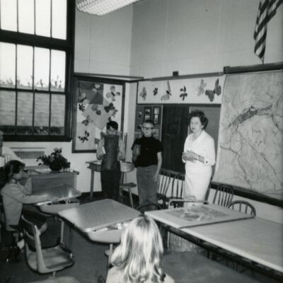 Jennings Lodge School Classroom - Fourth Grade