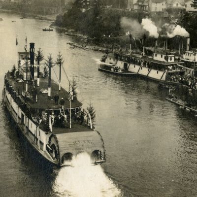 Steamboats "N.R. Lang", "Grahamona", "Oregona" 1896 - at 8th Street Dock