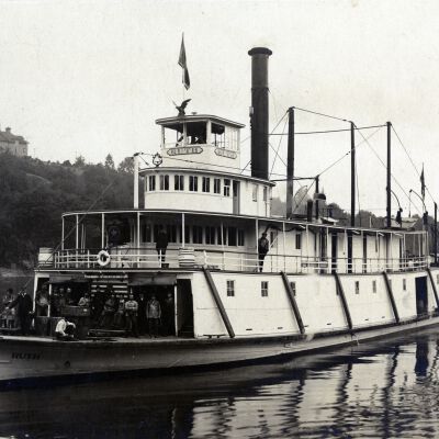 Steamboat "Ruth" 1897 - Willamette River at West Linn