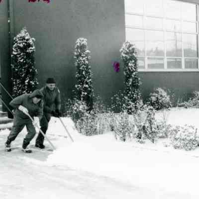Oregon City 1972 - Post Office Snow Removal