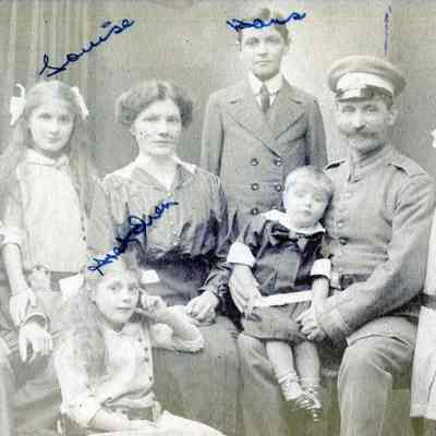Unidentified Family - Hopp Family Collection