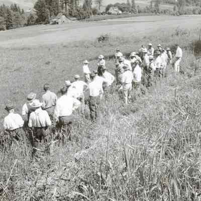 Damascus 1950 - John Enskeep Explaining Methods of Crop Growth