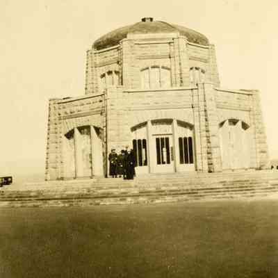 Vista House Memorial at Crown Point