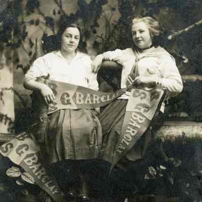 Barclay School Students with Pennants - Oregon City