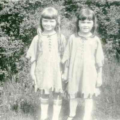 Alldridge Family - Two young Girls