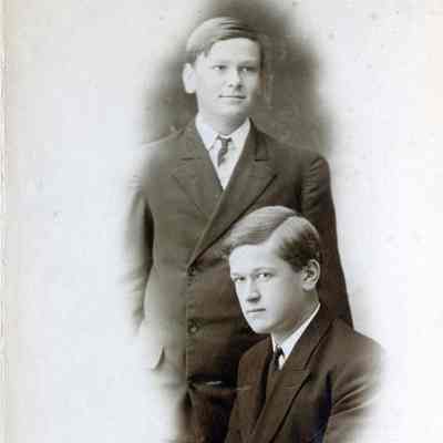 Wallace and Raymond Caufield 1900