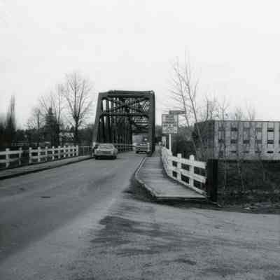 82nd Avenue Bridge over Clackamas River at Gladstone/Park Place in February 1976.
