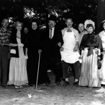 Territorial Days - Oregon City - Men and women in Costume