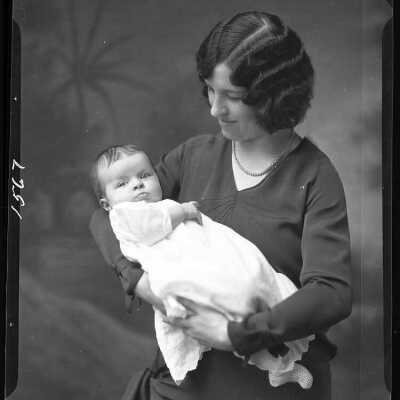 Photograph of a woman and baby for R. Bogus Laski - March 1930 - Negative