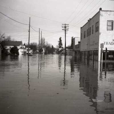 1943 Flood - 14th and Washington Streets - Oregon City