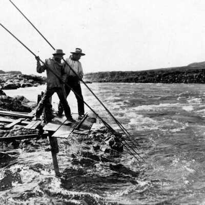 Native Americans Fishing near The Dalles, early 1900's: Copyright: Clackamas County Historical Society; Origsize: 5x8; Origformat: Print-Photographic