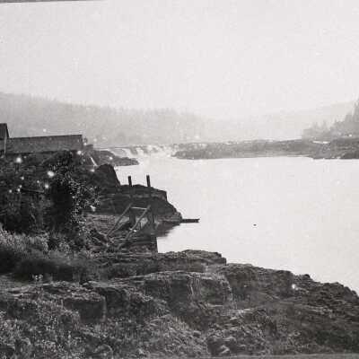 Willamette Falls 1880 - Oregon City Water Front Looking South