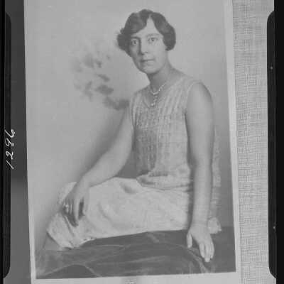Photograph of a woman for Annie I. Hindle - Negative - Dated December 1929