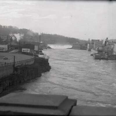 Willamette Falls 1939 - Mills from Arch Bridge