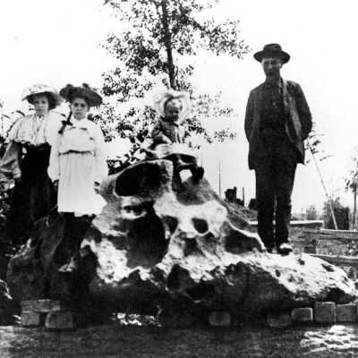 Willamette Meteorite at Johnson Farm. 1905: Copyright: None; Origsize: 6" x 9.5"; Origformat: Print-Photographic