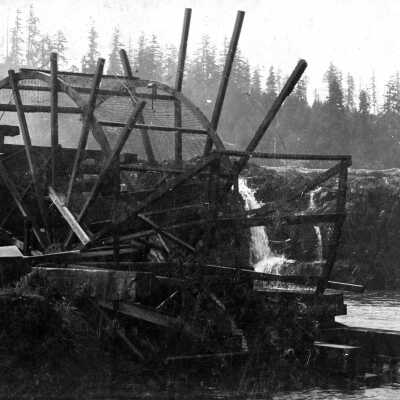 Willamette Falls fishwheel at Oregon City, 1897.