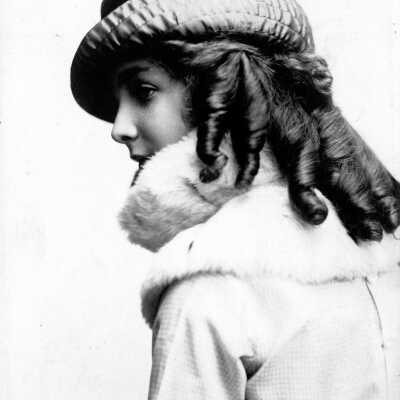 B: Dorothy as older teen.: Copyright: None; Origsize: 4" x 6"; Origformat: Print-Photographic