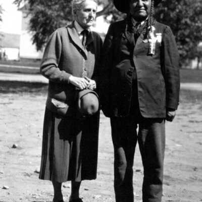Chief Dick Washakie and author (Vera Lynch): Copyright: Clackamas County Historical Society; Origsize: 3x5; Origformat: Print-Photographic