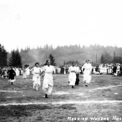 Chautauqua Festival 1914 - Gladstone, Oregon - Married Women's Race