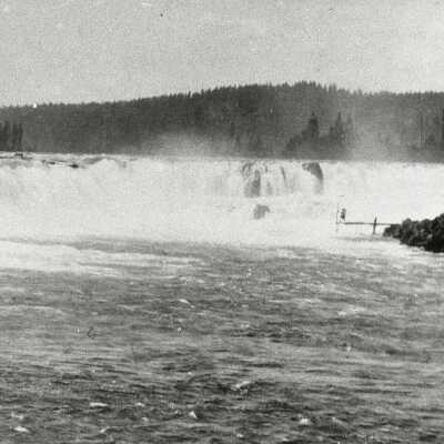 Willamette Falls 1885 - Native American Fishing Platform