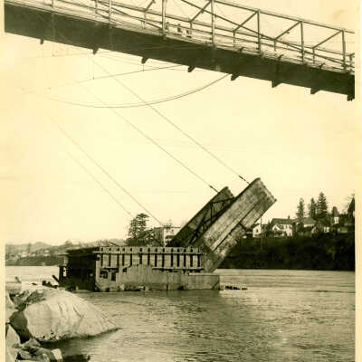 Oregon City/West Linn Suspension Bridge.