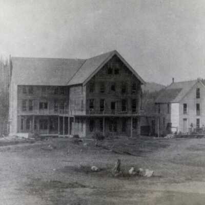 Government Camp Hotel & Mountain View Inn: Copyright: Clackamas County Historical Society; Origsize: 5x7; Origformat: Other