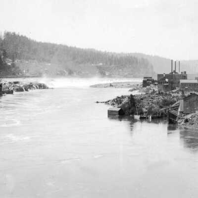 Willamette River, mills on both sides and lock entrance, 1888.