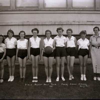 Canby Oregon Grade School Girls basketball Team - 1935