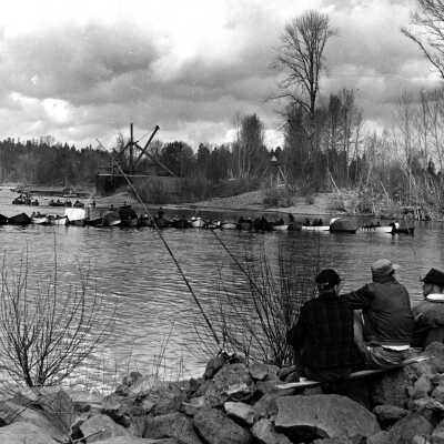 Fishing On the Willamette River Near Oregon City