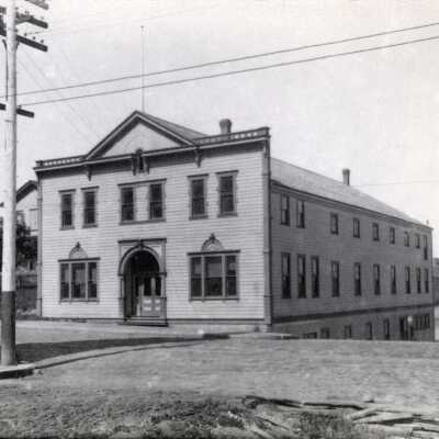 Building at Moss and Main, Oregon City, 1905.: Origsize: 5" x 7"; Origformat: Print-Photographic