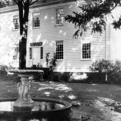 McLoughlin House and Fountain, 1960