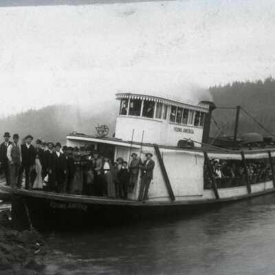 Steamboat "Young America" at the German Methodists' Boat Landing near Oak Grove.