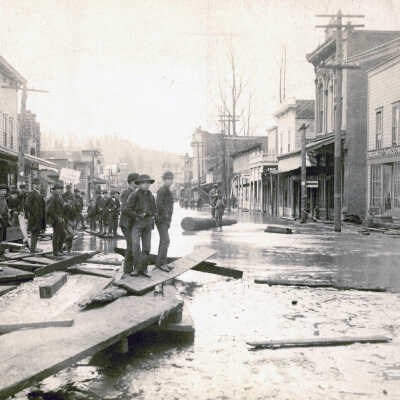 1890 Flood - Oregon City at 6th and Main Street Looking South